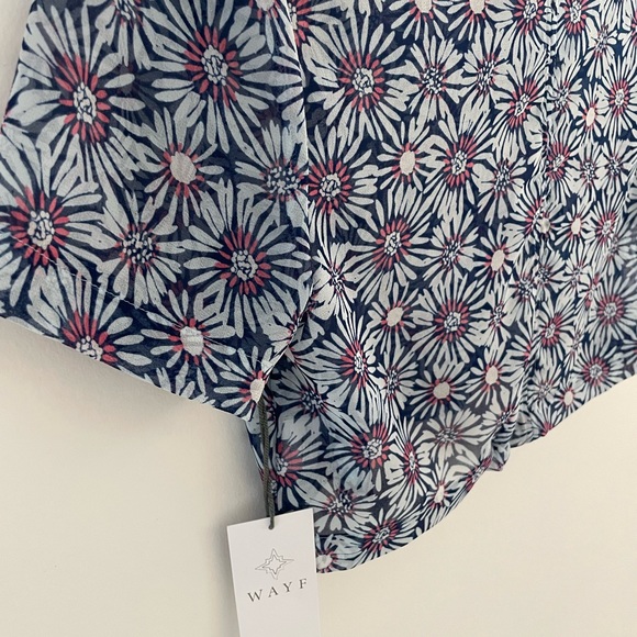 WAYF Cropped Tee in Blue Daisy Print - Picture 3 of 4